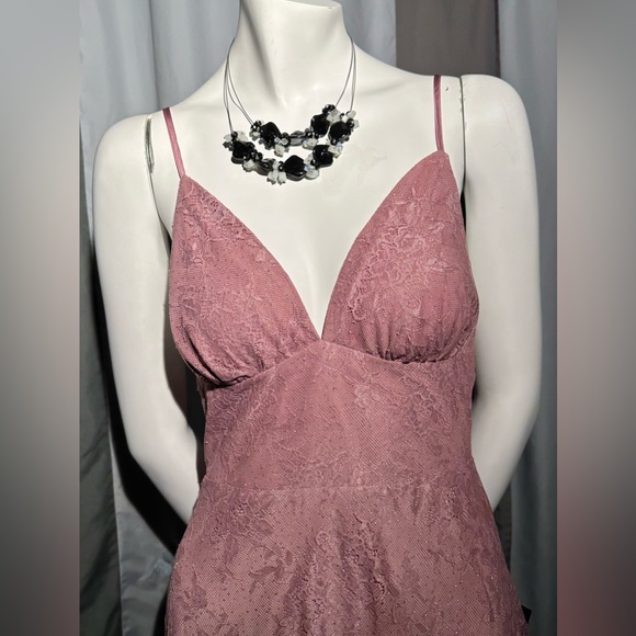 👗Lulu’s Dazzling Cutie Mauve Pink Glitter Lace Sleeveless Midi Dress, size M - Picture 2 of 9